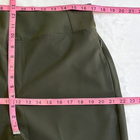Kirkland Signature Ladies' Pull-On Ankle Pants, Side Zip Pockets Green Large NWT - Picture 10 of 15